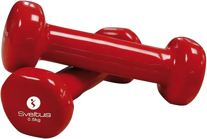 Deux haltères rouges Sveltus de 0,5 kg, l'une posée sur l'autre, avec le logo et le poids visibles sur l'extrémité de l'haltère inférieure. Le revêtement est lisse et brillant.