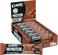 Une boîte ouverte de 18 barres protéinées Corny Protein au chocolat, avec une barre individuelle déballée au premier plan, montrant sa texture intérieure croustillante.