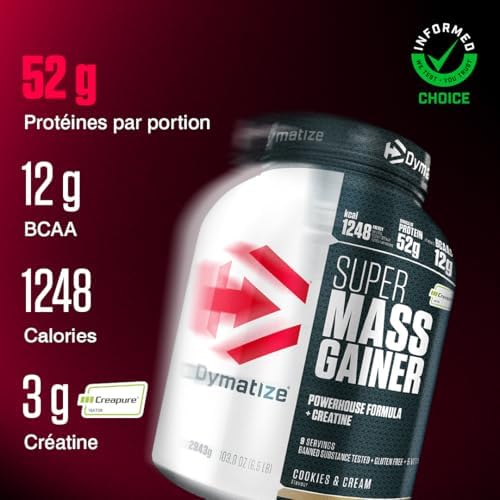 Une image promotionnelle du pot de Dymatize Super Mass Gainer, incliné sur un fond rouge foncé. Des chiffres clés sont mis en évidence en grand format : 52g de protéines par portion, 12g de BCAA, 1248 calories et 3g de créatine, avec le logo Informed Choice en haut à droite.