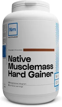 Pot blanc de Nutrimuscle Native Musclemass Hard Gainer saveur chocolat, affichant le logo Nm, le poids de 1,8 kg et 18 portions.