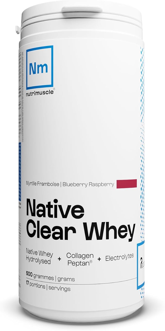 Un pot blanc de Nutrimuscle Native Clear Whey saveur Myrtille Framboise, affichant les ingrédients clés comme la whey hydrolysée, le collagène Peptan et les électrolytes, ainsi que le poids de 500 grammes et 17 portions.