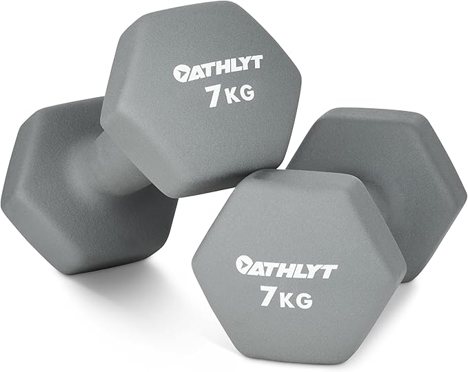Deux haltères Athlyt gris de 7 kg, avec des extrémités hexagonales et un revêtement en néoprène, posés l'un sur l'autre sur un fond blanc.