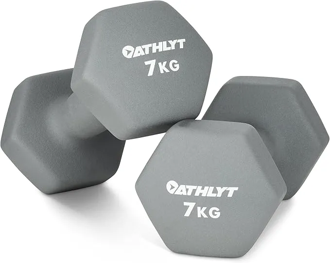 Deux haltères Athlyt gris de 7 kg, avec des extrémités hexagonales et un revêtement en néoprène, posés l'un sur l'autre sur un fond blanc.
