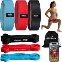 Vue d'ensemble du kit Moviflex, présentant trois bandes courtes en tissu (bleue, rouge, noire), trois bandes longues en latex (bleue, rouge, noire), une femme utilisant une bande en tissu pour un exercice de fessiers, un sac de transport noir et un smartphone affichant une application mobile.