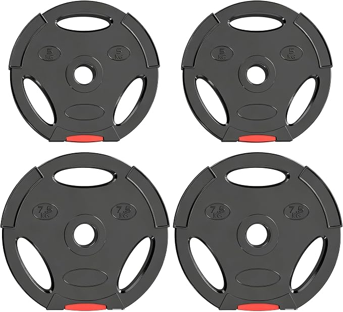 Quatre disques de poids noirs SPORTNOW, deux de 5 kg et deux de 7,5 kg, chacun doté de trois poignées ergonomiques et d'un insert rouge, présentés sur un fond blanc.