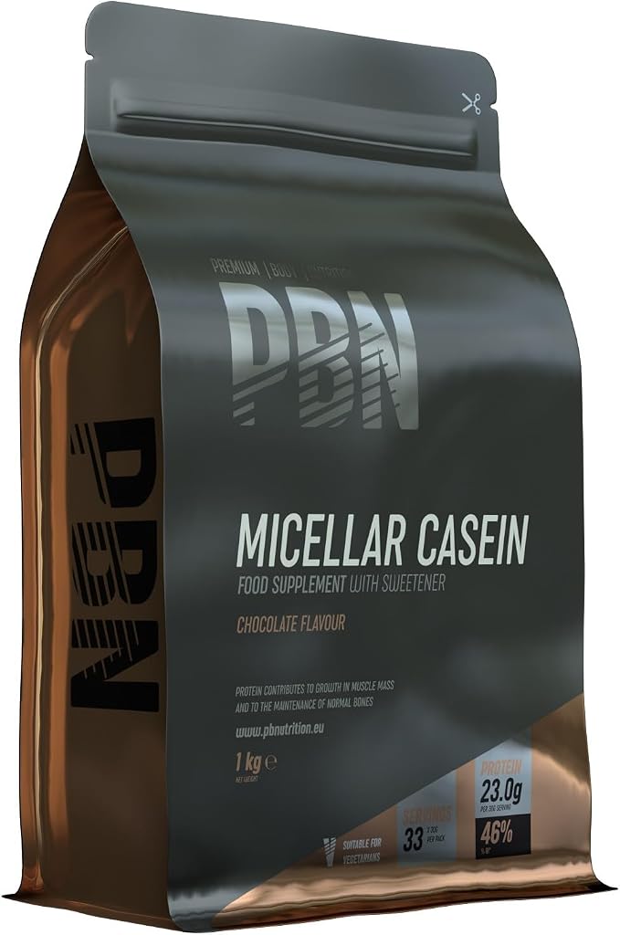 Sachet refermable de caséine micellaire PBN saveur chocolat, d'un poids de 1 kg, avec les informations nutritionnelles principales visibles.