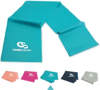 Bande élastique plate Coresteady de couleur turquoise, dépliée, avec le logo de la marque. En bas, cinq autres bandes pliées de différentes couleurs (pêche, rose, turquoise, bleu foncé, gris) sont présentées, illustrant la gamme.