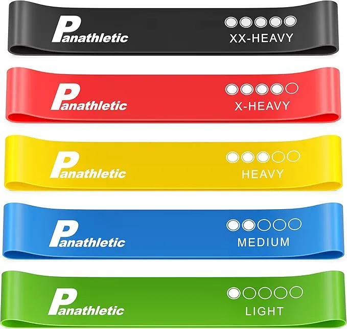 Cinq bandes élastiques de résistance Panathletic de type mini-loop, présentées à plat et empilées verticalement. Chaque bande est d'une couleur différente (noir, rouge, jaune, bleu, vert) et indique son niveau de résistance : XX-HEAVY, X-HEAVY, HEAVY, MEDIUM, LIGHT, avec des cercles pour visualiser la force.